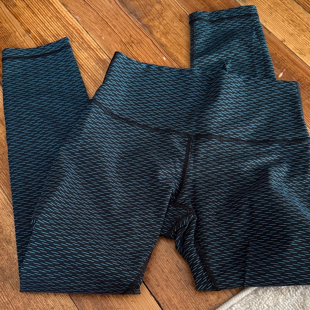 Lululemon Athletica Black and Blue Patterned 7/8 Leggings
